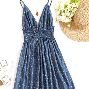 ✨ WORN ONCE ✨ size L blue floral summer dress!